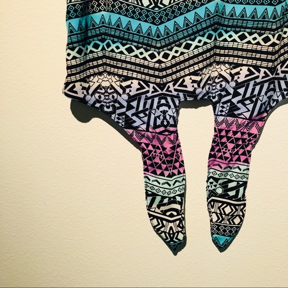 Bright & Beachy Crop Top - Picture 3 of 4